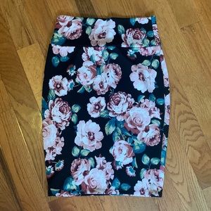 Floral Pencil skirt. Size L
